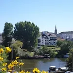 À la MAISON JAUNE